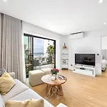 Stylish Modern Beachside With Pool & Seaview * Quarteira