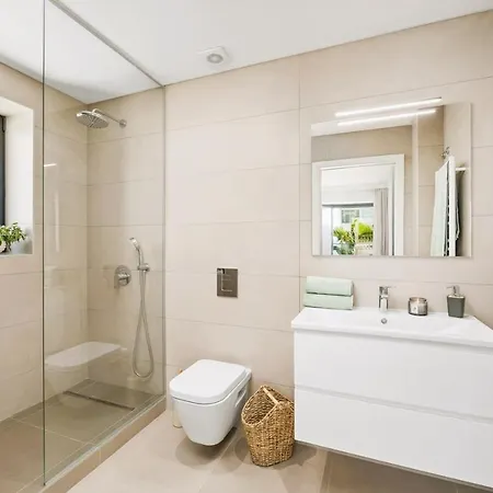 דירה Stylish Modern Beachside With Pool & Seaview קווארטיירה