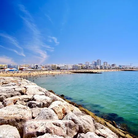 Apartment Stylish Modern Beachside With Pool & Seaview Quarteira