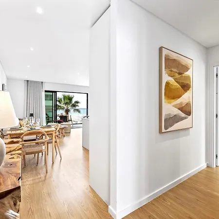 Stylish Modern Beachside With Pool & Seaview קווארטיירה