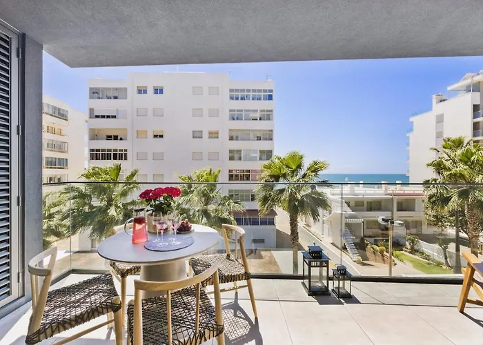 Lejlighed Stylish Modern Beachside With Pool & Seaview *