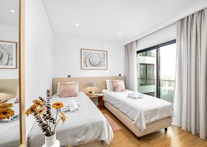 Lejlighed Stylish Modern Beachside With Pool & Seaview Quarteira