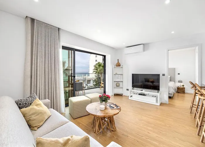 Stylish Modern Beachside With Pool & Seaview * Quarteira