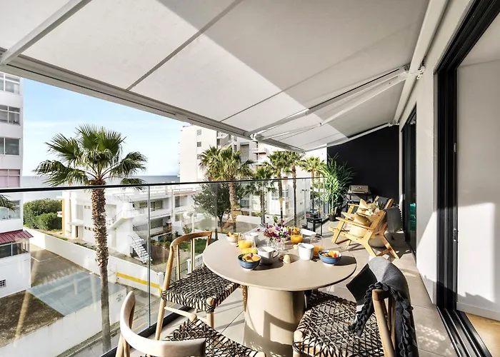 Stylish Modern Beachside With Pool & Seaview Lejlighed *
