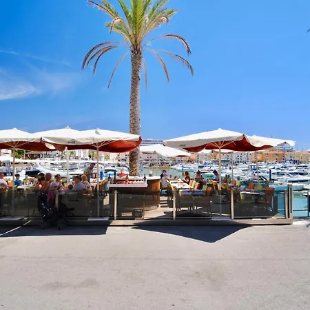 Apartment Stylish Modern Beachside With Pool & Seaview