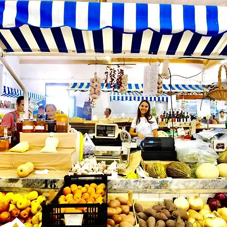 Apartment Stylish Modern Beachside With Pool & Seaview *