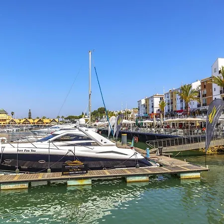 Stylish Modern Beachside With Pool & Seaview