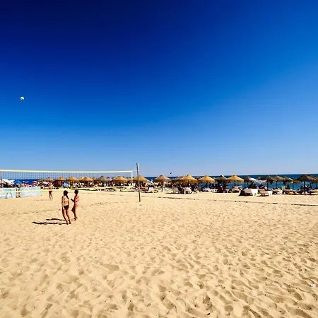 Apartment Stylish Modern Beachside With Pool & Seaview *