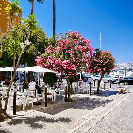 Stylish Modern Beachside With Pool & Seaview Apartment *