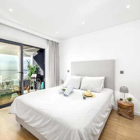 Stylish Modern Beachside With Pool & Seaview Quarteira