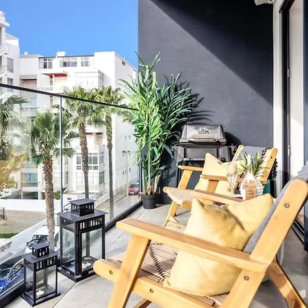 Stylish Modern Beachside With Pool & Seaview * Quarteira