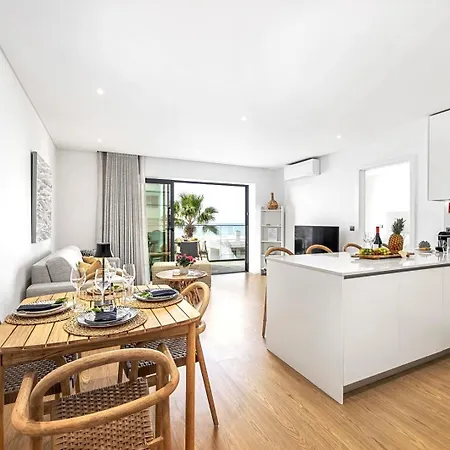Apartment Stylish Modern Beachside With Pool & Seaview Quarteira
