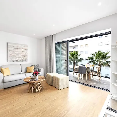 Stylish Modern Beachside With Pool & Seaview Apartment Quarteira