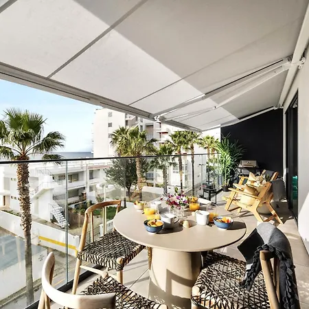 Stylish Modern Beachside With Pool & Seaview Apartment *