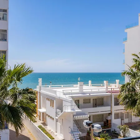 Stylish Modern Beachside With Pool & Seaview *