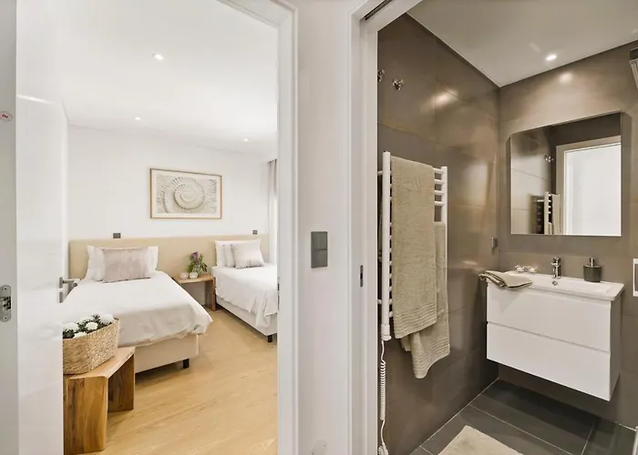 Stylish Modern Beachside With Pool & Seaview * Quarteira