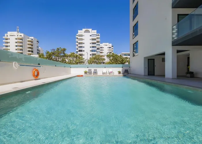 Stylish Modern Beachside With Pool & Seaview *