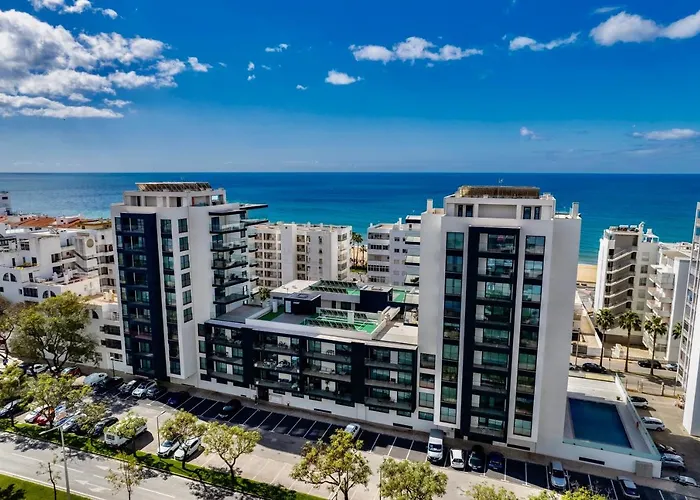 Apartament Stylish Modern Beachside With Pool & Seaview Quarteira