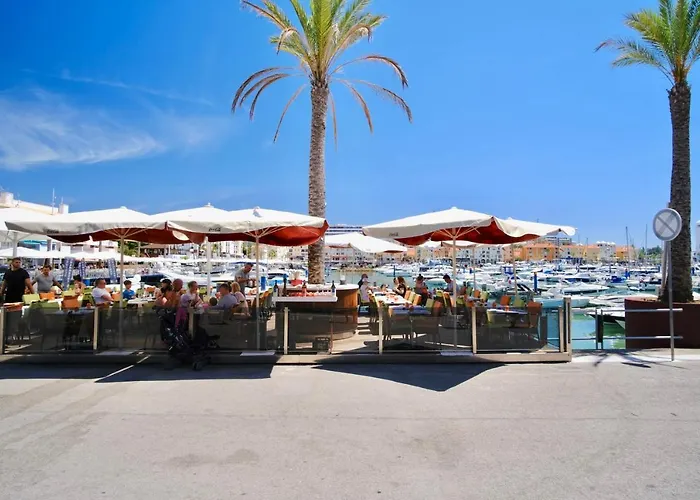 Apartament Stylish Modern Beachside With Pool & Seaview