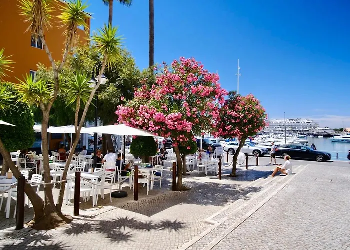 Stylish Modern Beachside With Pool & Seaview Apartament *
