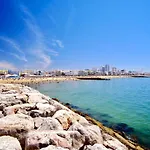아파트 Stylish Modern Beachside With Pool & Seaview 쿼테이라