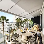 Stylish Modern Beachside With Pool & Seaview Apartamento *