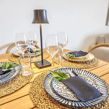 Apartamento Stylish Modern Beachside With Pool & Seaview *